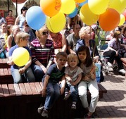 Дети (члены Ленинского районного отделения Всероссийского общества инвалидов) на благотворительном празднике в Видном