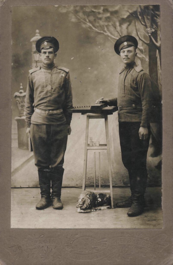 1916 год. Феоктист Максимович (слева) на отдыхе в тылу