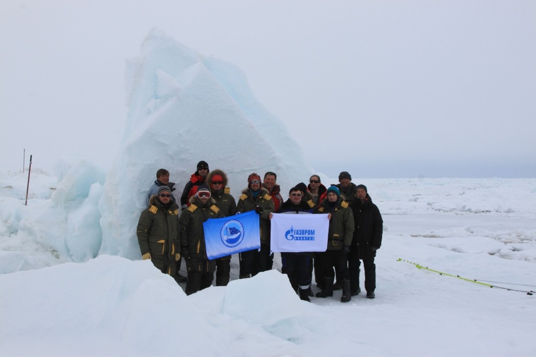 участники экспедиции на льдине