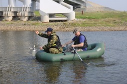 Отбор проб воды из реки
