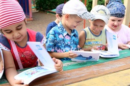 "Вместе весело читать" — ребята из детского сада "Золотая рыбка" на презентации