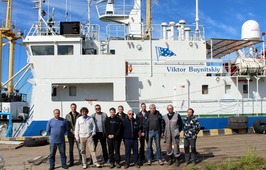 Морской отряд перед выходом научно-исследовательского судна «Виктор Буйницкий» в море из порта Архангельск