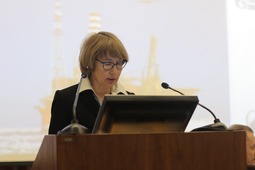 Начальник Департамента ПАО „Газпром Елена Касьян зачитала приветствие Председателя Правления ПАО „Газпром“ Алексея Миллера