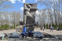 Жигулевск, Самарская область — работы по строительству первого в городе Вечного огня у памятника Войну-освободителю