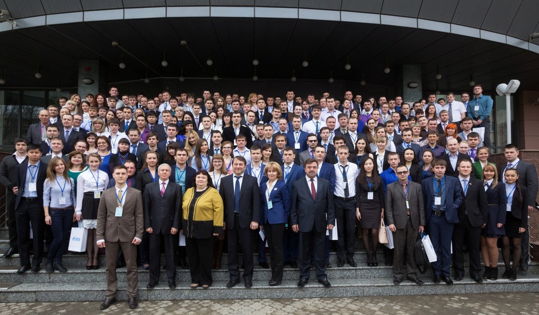 Участники VI научно-технической конференции молодых специалистов и работников «Молодежь+Наука=Развитие нефтегазовой отрасли»