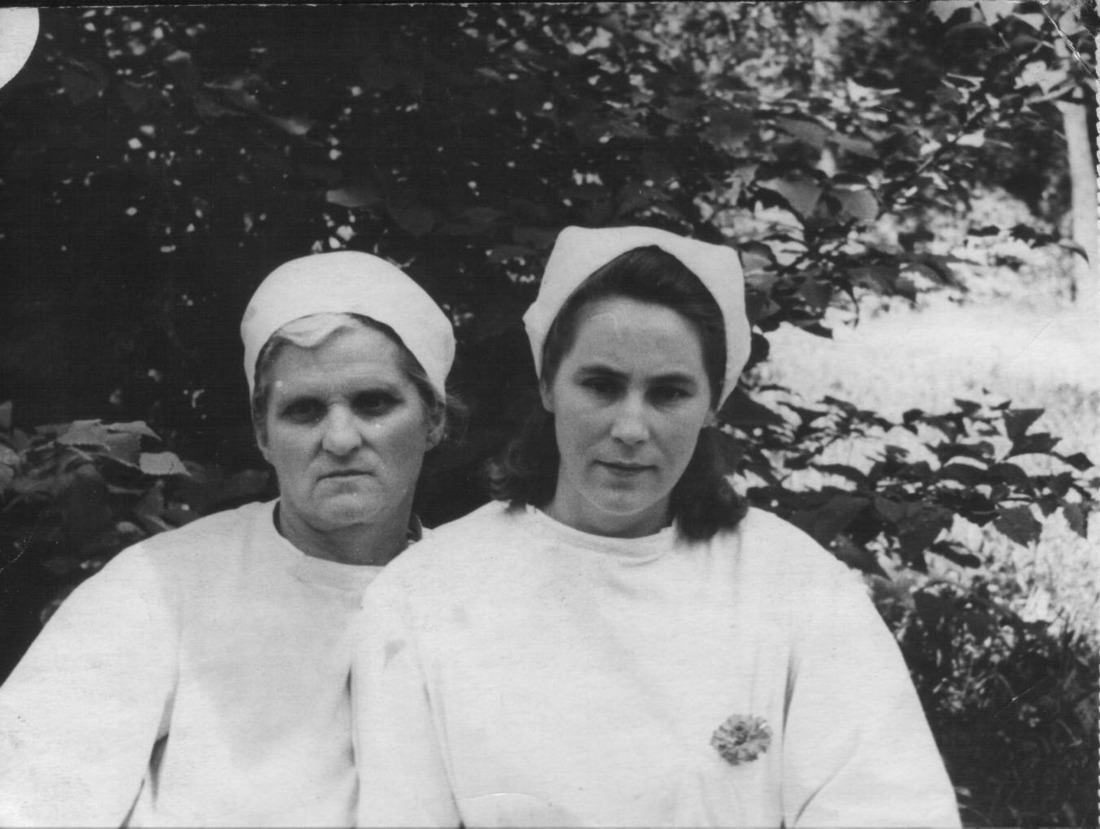 1950-е гг., г. Ессентуки. Моя бабушка А.И. Труфанова слева