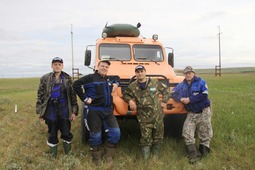 Экспедиционный отряд в поле