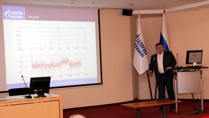 ведущий научный сотрудник, кандидат наук Василий Пищухин выступает с докладом «Измерение технологических параметров на фоне ошибок»