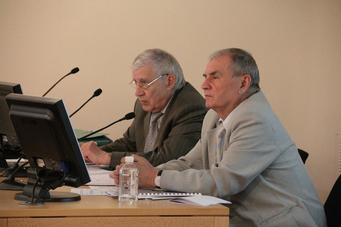 Николай Николаевич Соловьев, секретарь Диссертационного совета­ Д 511.001.01­, и Александр Григорьевич Потапов, председатель ­Диссертационного совета­ Д 511.001.01­