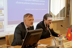 Делегацию КНГ "Петровьетнам" приветствовал заместитель Генерального директора по науке Алексей Евгеньевич Рыжов
