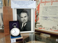 Именные часы НКВД СССР, врученные М.А. Бернштейну "за освоение сажевого производства" в 1943 г.