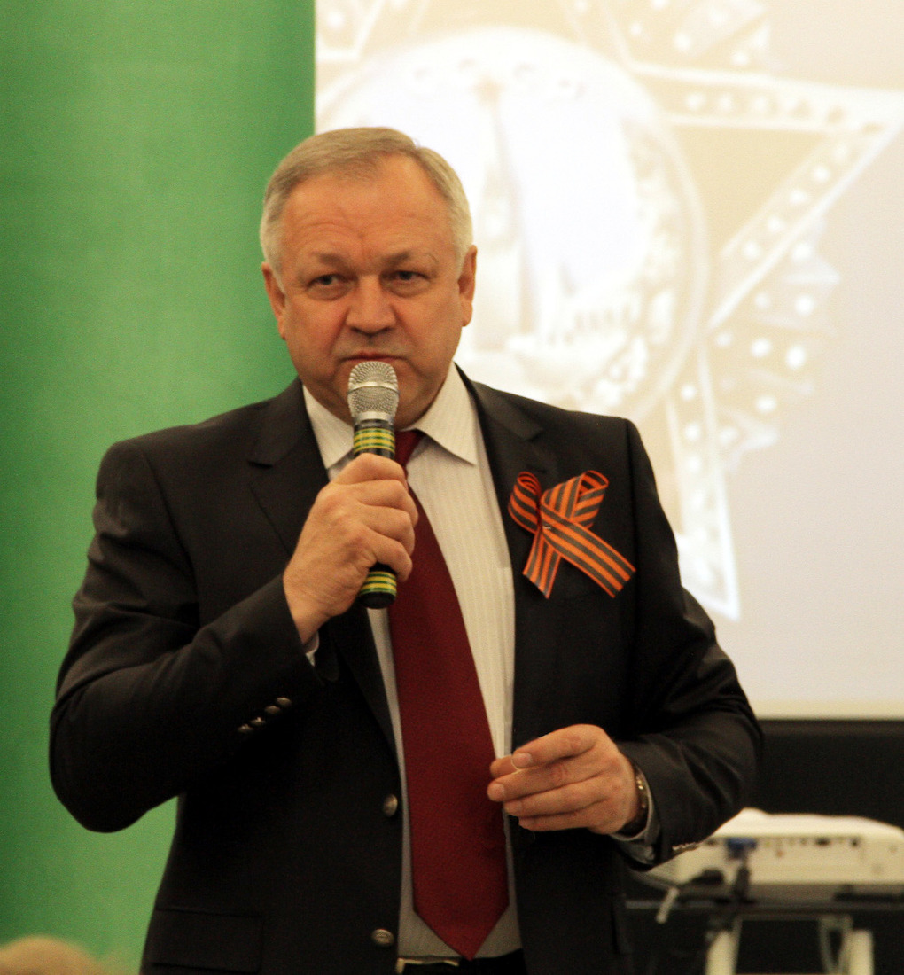 От имени руководства института ветеранов поздравил заместитель Генерального директора С. В. Анисимов