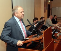 Участников семинара приветствует заместитель Генерального директора ООО "Газпром ВНИИГАЗ" С.В. Анисимов