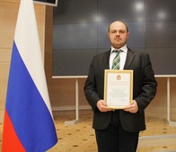 Старший научный сотрудник Центра экологической безопасности, энергоэффективности и охраны труда ООО «Газпром ВНИИГАЗ» Николай Хохлачев с дипломом лауреата
