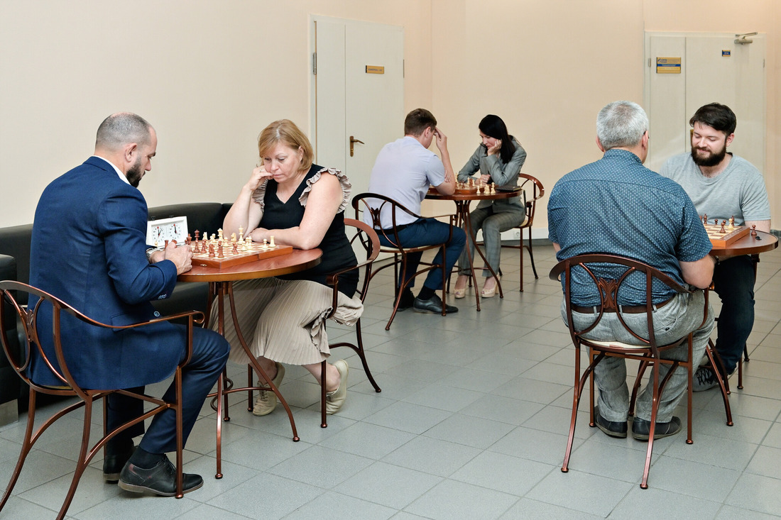Дружеская встреча по шахматам сотрудников ООО "Газпром ВНИИГАЗ" и гостей мероприятия.