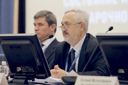 С приветственным словом выступает Сергей Нефедов, заместитель Генерального директора по науке ООО «Газпром ВНИИГАЗ» (на фото справа)